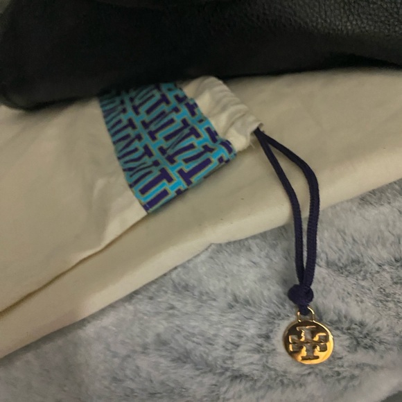 Beautiful Tory Burch 3 piece combo 🔥🖤🖤👜🩴🛍️ - Picture 13 of 14